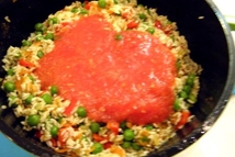 Шаг 5: Все солим, перчим и заливаем …