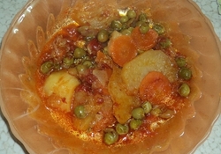 Рецепт: Картофель тушеный со свежим зеленым горошком