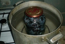 Шаг 2: Банки ставить в холодную воду. …