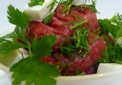 Рецепт: Свекольные ньёкки с фетаксой и зеленью