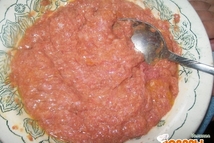 Шаг 2: Приготовьте фарш. Посолите его, добавьте …