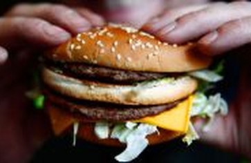 Декор фаст-фуд ресторанов заставляет посетителей съедать больше