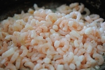 Шаг 8: Как только масло растопилось, выкладываем …