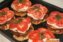 Шаг 5: Готовим соус. Смешиваем майонез и …