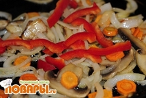 Шаг 4: Как только грибы хорошо подрумянятся …