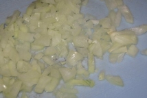 Шаг 4: Потом мелко режем лук (1-2- …