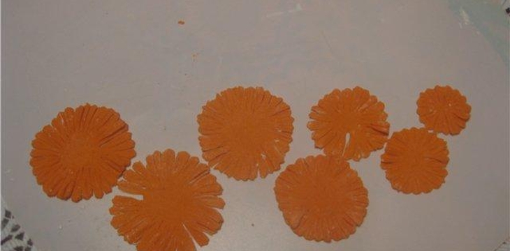 Шаг №9 МК Хризантемы, астры, дубки от аннета