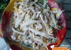 Рецепт: Салат «Нежный» с крабовыми палочками