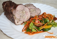 Рулет из бедра индейки с орехово-горчичной начинкой