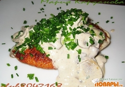 Рецепт: Индейка под сливочным соусом с шампиньонами