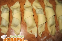 Шаг 3: Получается рогалик. Что бы варенье …