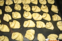 Шаг 4: Сложите кусочки теста вчетверо. Сформованное …