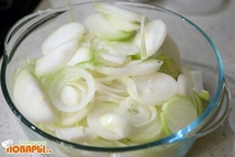 Шаг 2: Режем лук.