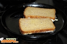 Шаг 4: В отдельной миске взбейте яйцо, …