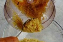 Шаг 2: Измельчите миндаль, смешайте с 1 …