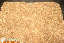 Шаг 2: Овсяные хлопья пожарить в духовке, …