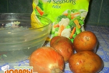 Шаг 1: Подготавливаем все необходимые овощи. Смешиваем …