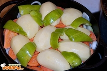 Шаг 11: Картошка, а на нее уложим …