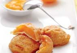 Рецепт: Оладьи из абрикосов с соусом из манго с корицей