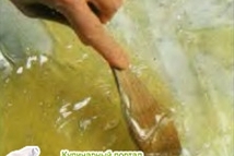 Шаг 4: Переместите сахар на мраморную доску …