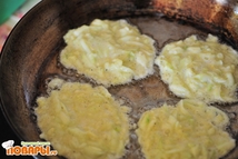 Шаг 3: Обжарить с одной стороны на …