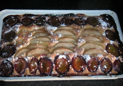 Рецепт: Пирог сливово-грушевый