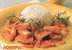 Рецепт: Кальмары в сливочно-томатном соусе