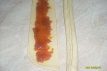 Шаг 1: Приготовить дрожжевое тесто, какое обычно …