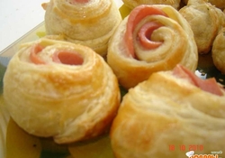 Рецепт: Слоенные розочки "Комплимент"