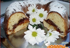 Пышный пирог с орехами и повидлом 