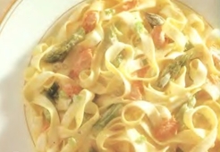 Феттучини с лососем в сливочном соусе