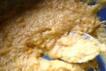 Шаг 1: Смешать муку, сахар и разрыхлитель. …