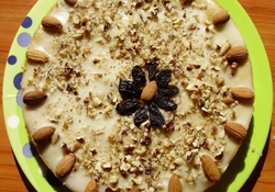 Рецепт: Постная сказочная «маковка» с изюмом и орехами