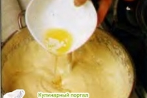 Шаг 5: Растопите в кастрюльке сливочное масло, …