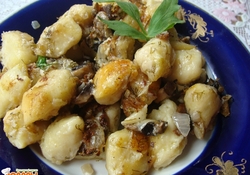 Рецепт: Ленивые картофельные вареники с грибами