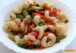 Рецепт: Паста с чесноком, брокколи и сладким перцем