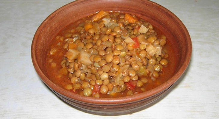 Суп из чечевицы с сельдереем