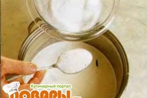 Шаг 1: Кремовое мороженое. Налейте молоко и …