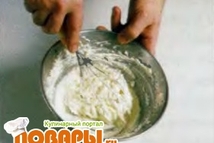 Шаг 1: Положите размягченное сливочное масло в …