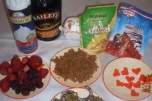 Шаг 1: Положить ириски в маленькую кастрюлю …