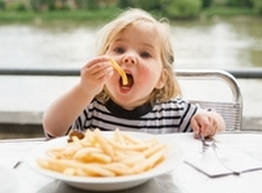 Статья: Чем питаются наши дети?