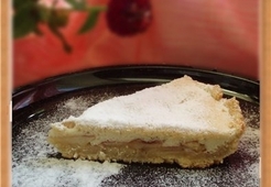 Яблочный пирог с бисквитным покрытием