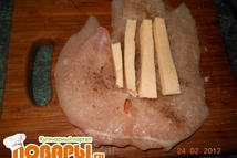 Шаг 4: Твердый сыр нарезать тоненькими ломтиками …