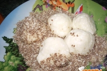 Шаг 3: Отдельно трем вафли на мелкой …