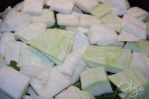 Шаг 8: И капусту крупными квадратиками