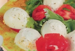 Яйцо под майонезом