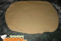 Шаг 4: Булочки. Взять немного теста, раскатать …