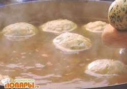 Рецепт: Куриный суп с лимоном и кориандровыми клецками