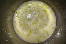 Шаг 4: Посолите всё и поперчите. Обжарьте …