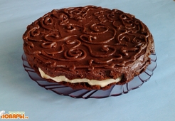 Медово-шоколадный торт с шоколадной глазурью